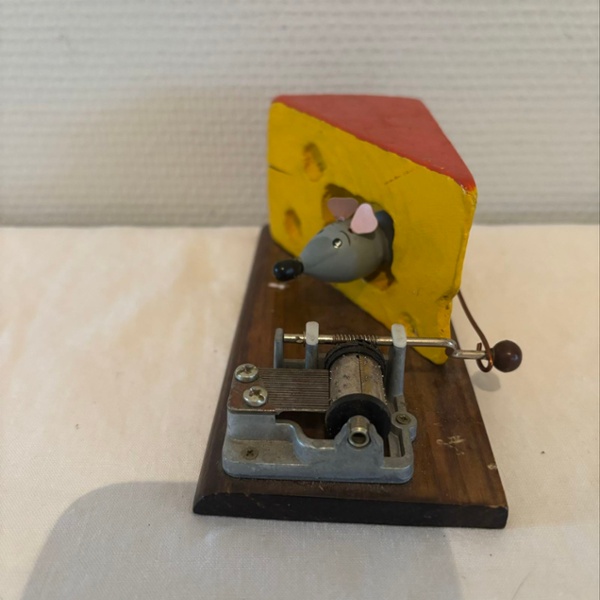 souris dans fromage 1