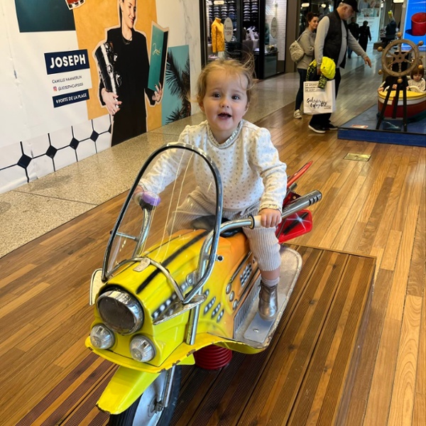 Scooter autop&egrave;de jaune 1