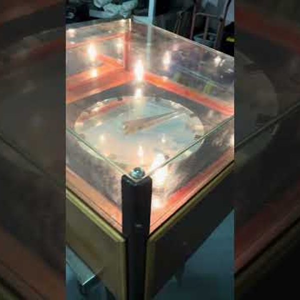 Machine Pousse Pi&egrave;ce horloge (vid&eacute;o)