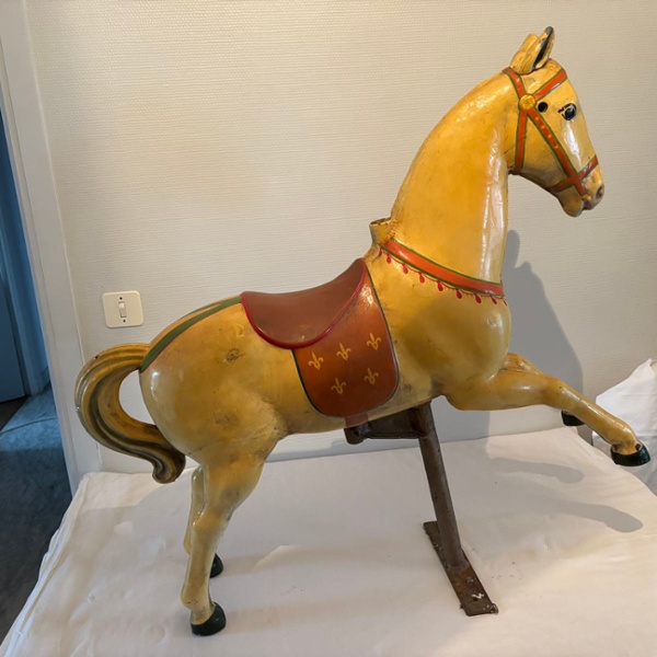 cheval crème 3