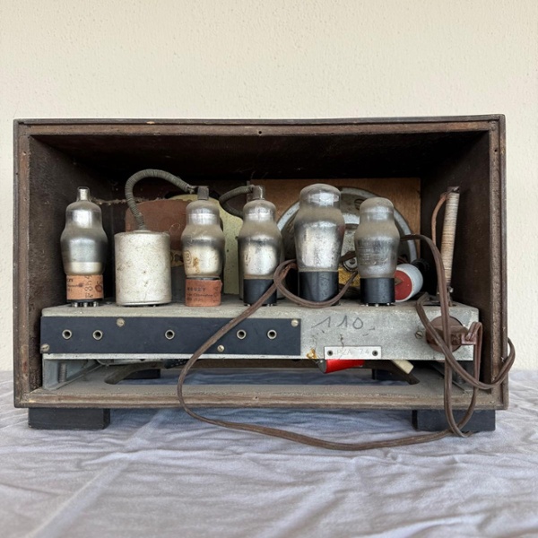 Poste de radio ancien &Eacute;mouzy